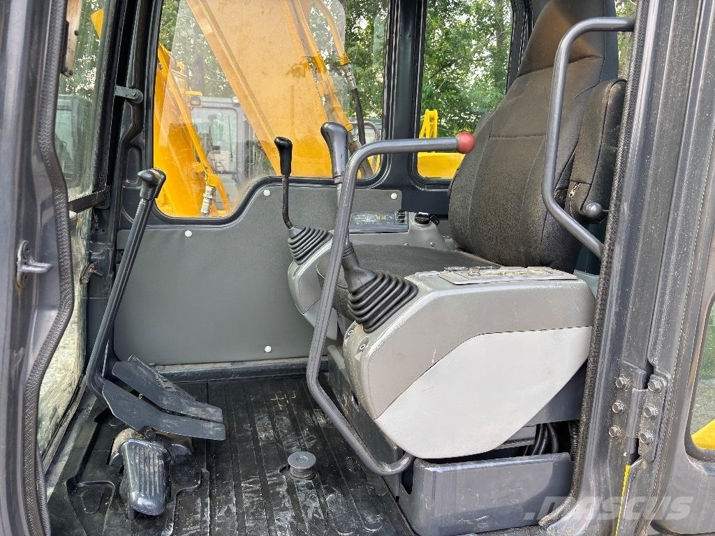 Komatsu PC 70 소형 굴삭기 7톤 미만