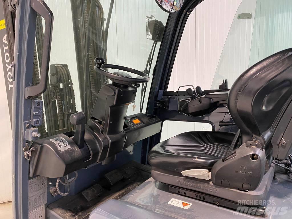 Toyota 8FBMT25 전동 지게차