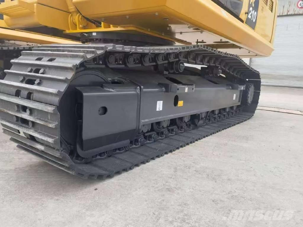 Komatsu PC 210 대형 굴삭기 29톤 이상