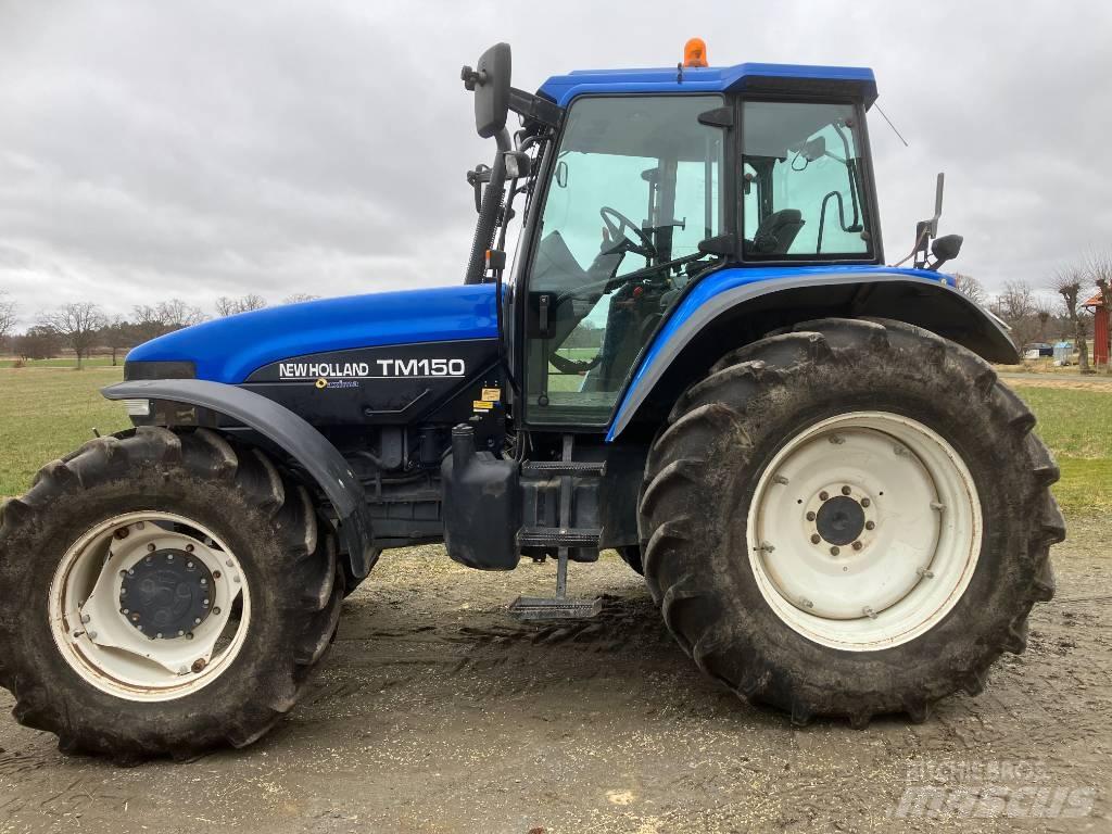 New Holland TM 150 트랙터