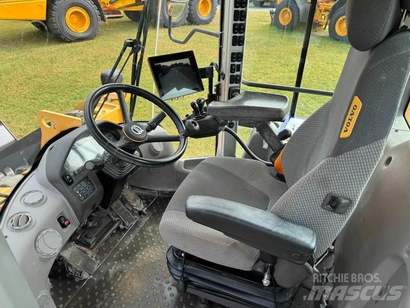 Volvo L 120 H  휠로우더