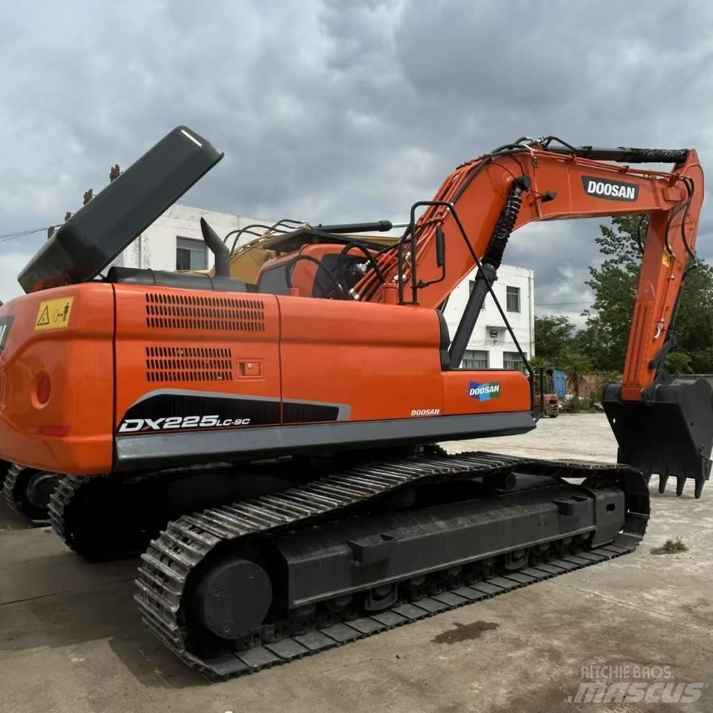 Doosan 225LC-9 대형 굴삭기 29톤 이상