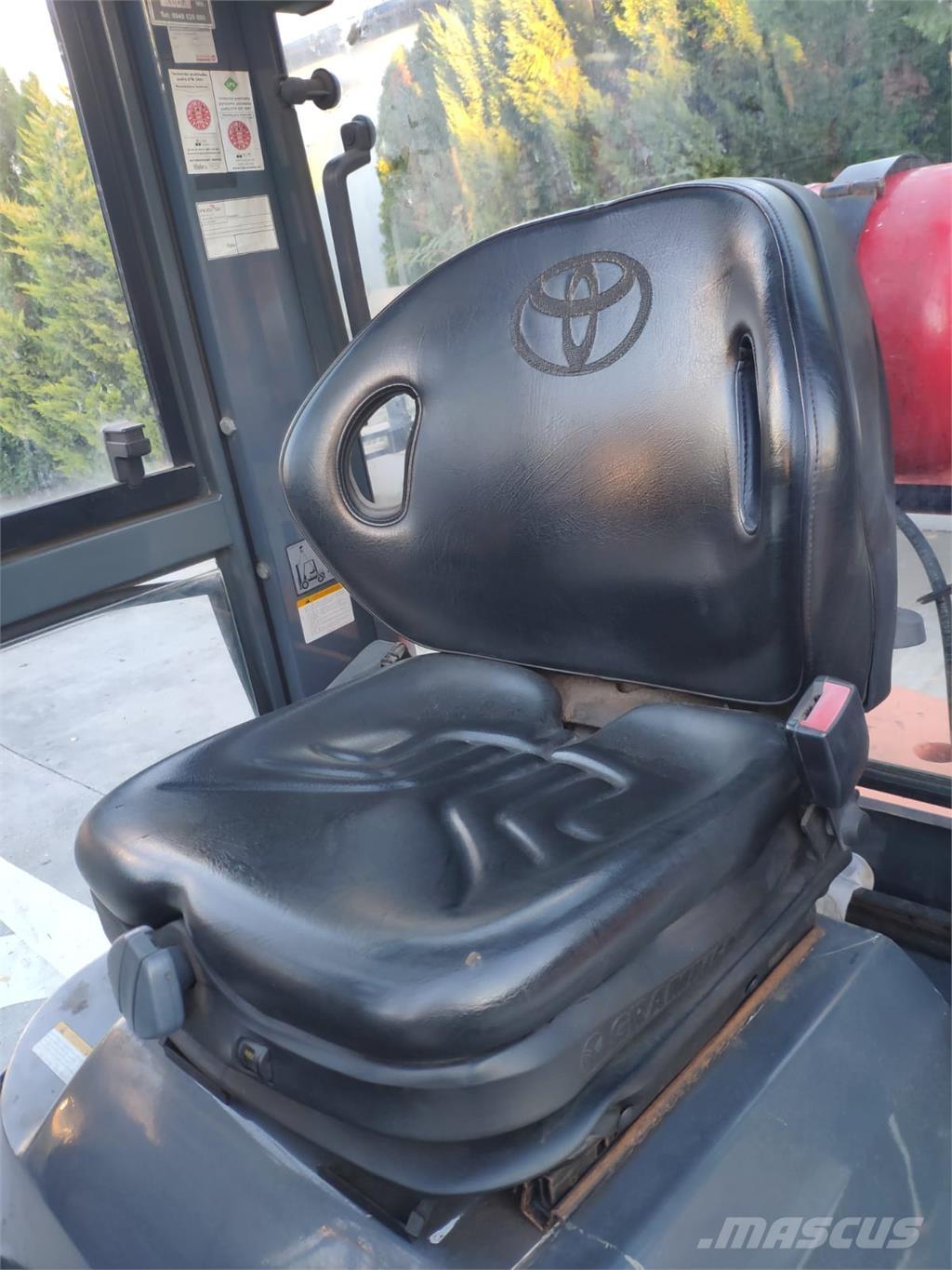 Toyota 7FGF25 LPG 지게차