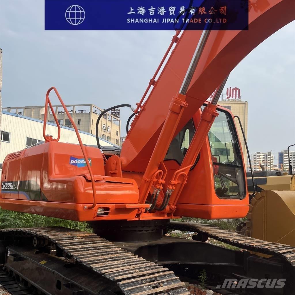 Doosan DH 225 대형 굴삭기 29톤 이상