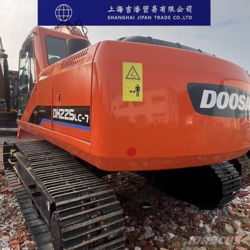 Doosan DH 225 대형 굴삭기 29톤 이상