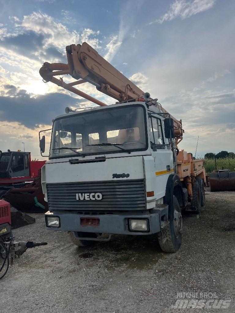 Iveco 330-36 H 덤프 트럭
