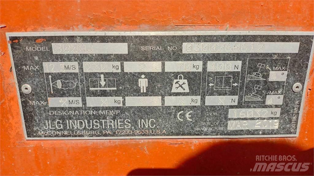 JLG 800AJ 관절형 전동이동 리프트