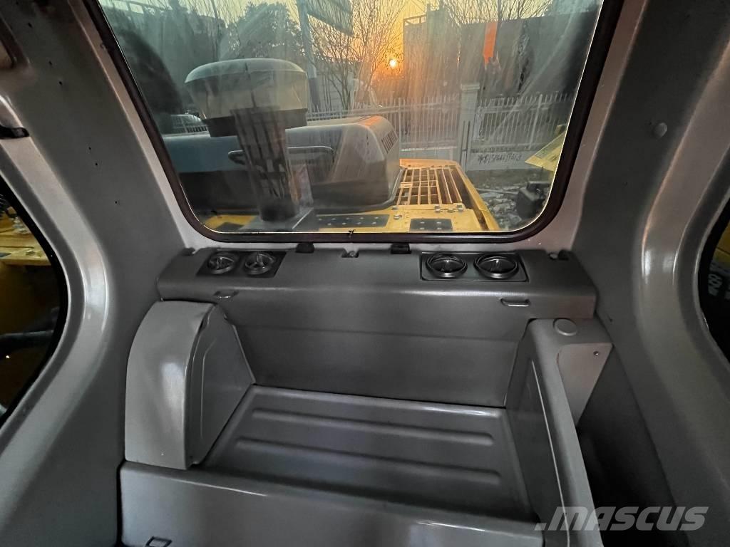 Komatsu PC270 대형 굴삭기 29톤 이상