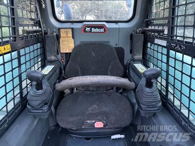 Bobcat T 76  스키드로더
