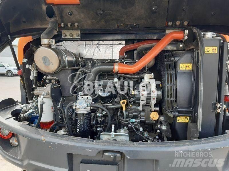 Doosan DX 57 W  휠 굴삭기