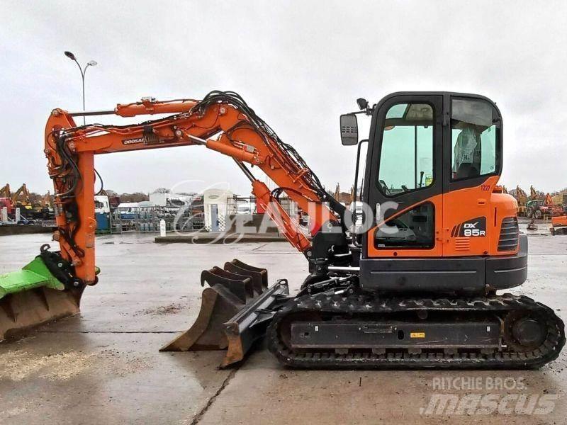 Doosan DX85R 대형 굴삭기 29톤 이상
