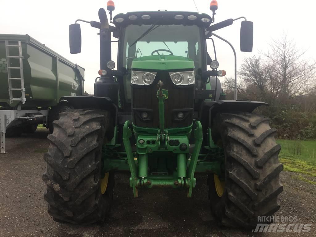 John Deere 6215 R 트랙터