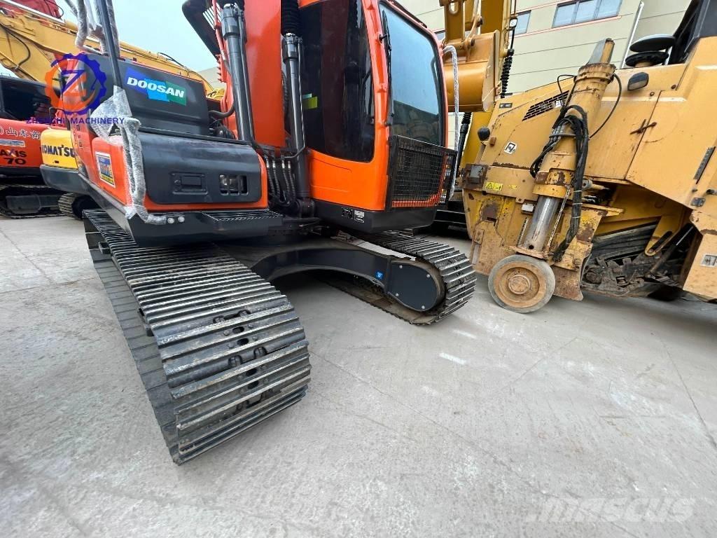 Doosan DX 150 중형굴삭기 7톤-28톤