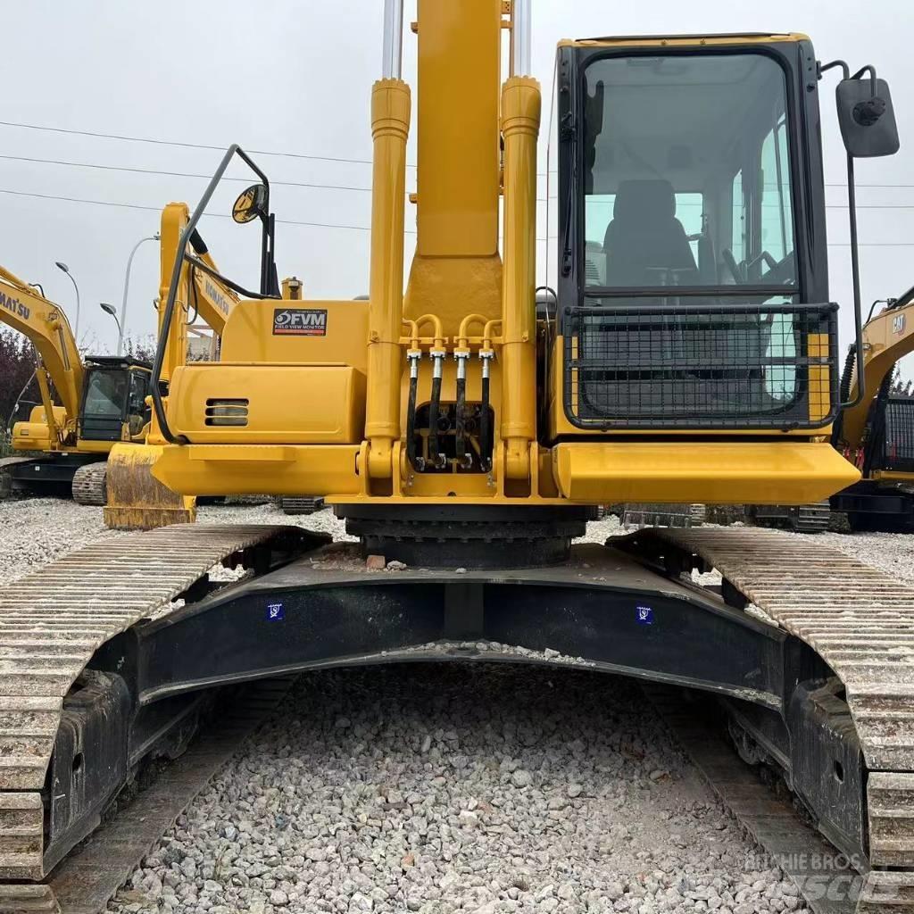 Komatsu PC 240 대형 굴삭기 29톤 이상