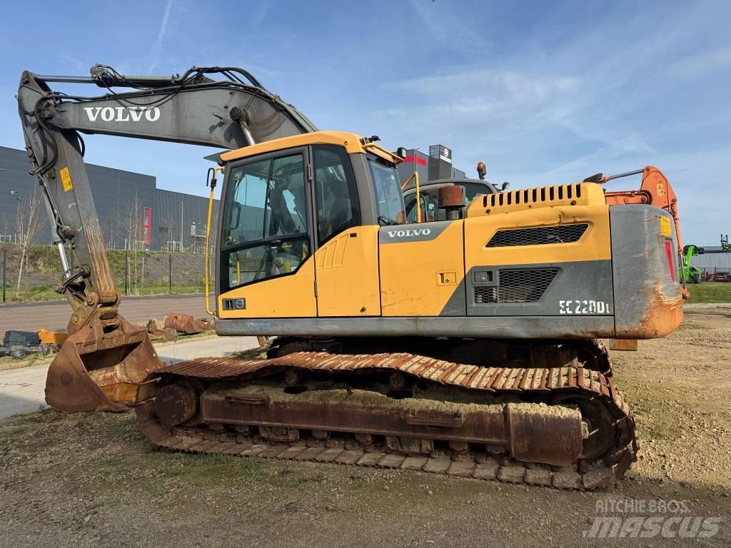 Volvo EC220DL 대형 굴삭기 29톤 이상