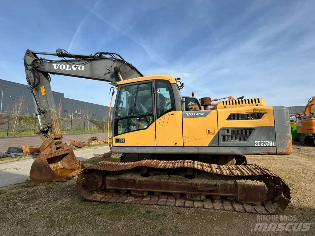 Volvo EC220DL 대형 굴삭기 29톤 이상