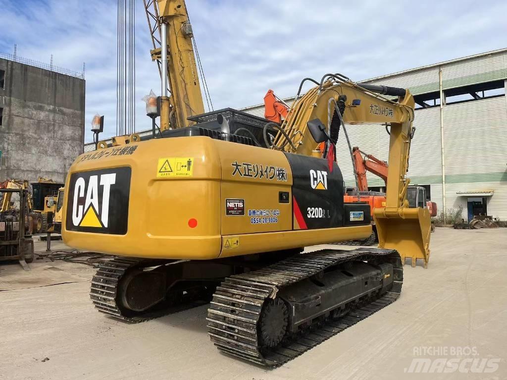 CAT 320 D 대형 굴삭기 29톤 이상