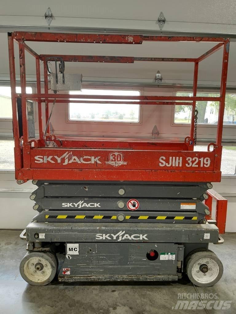 SkyJack SJ III 3219 가위형 리프트