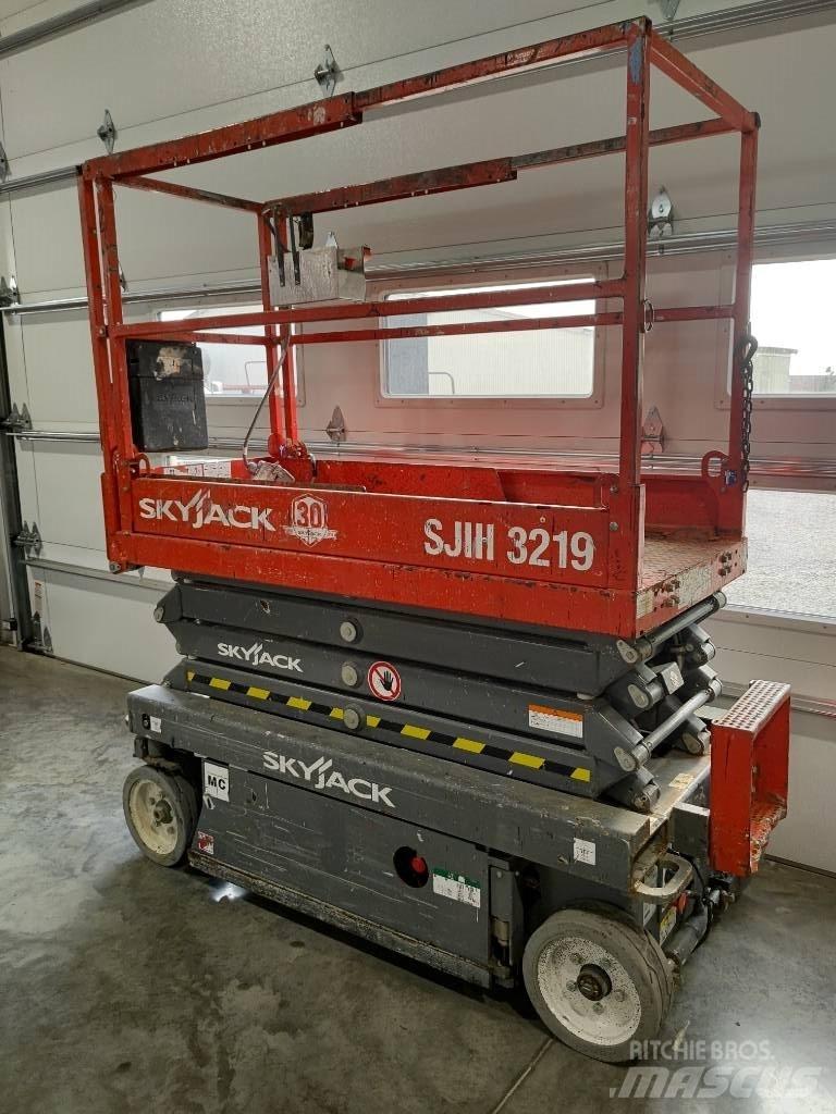 SkyJack SJ III 3219 가위형 리프트