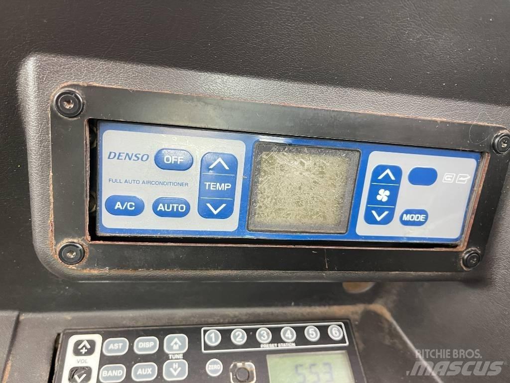 Takeuchi TB 295W  휠 굴삭기