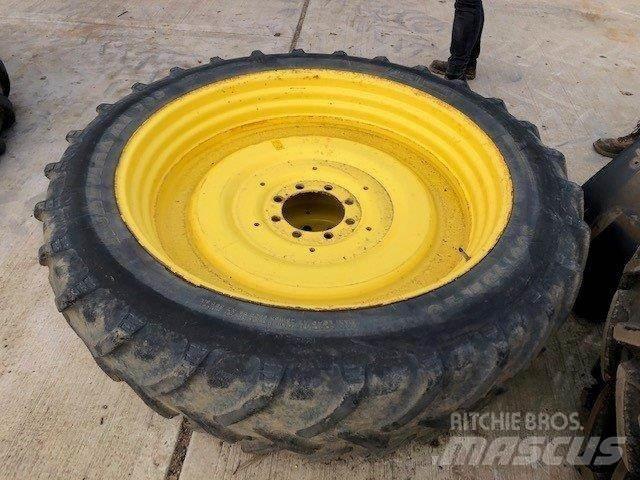  300/95R46 타이어, 휠 및 림