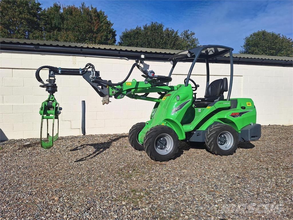 Avant 528  휠로우더