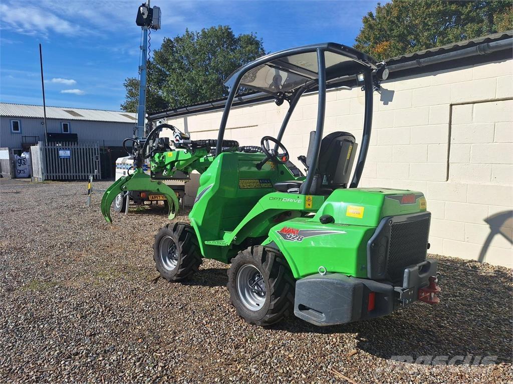 Avant 528  휠로우더