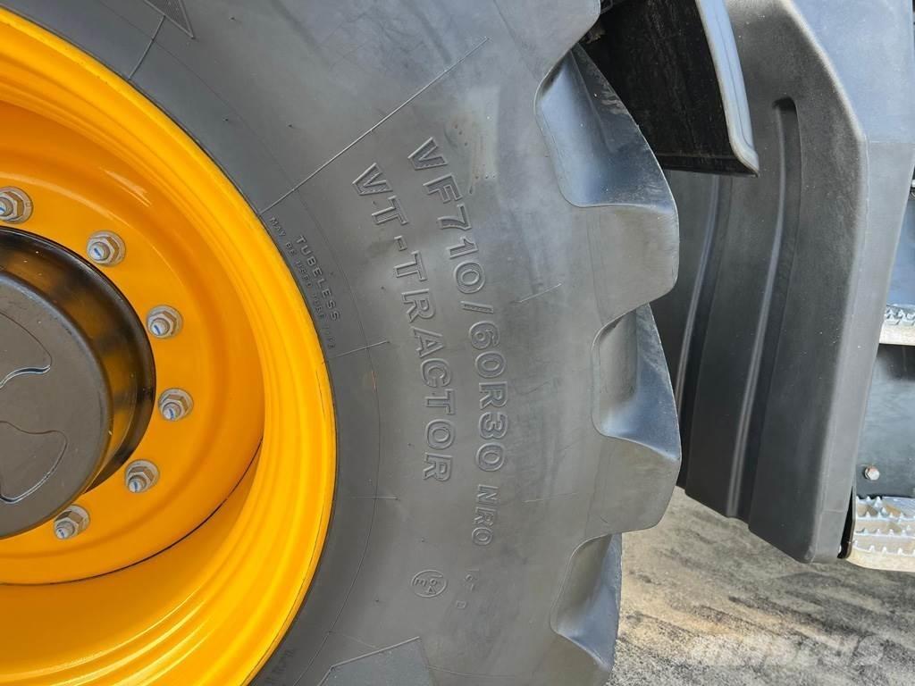 JCB 4220 ICON 트랙터