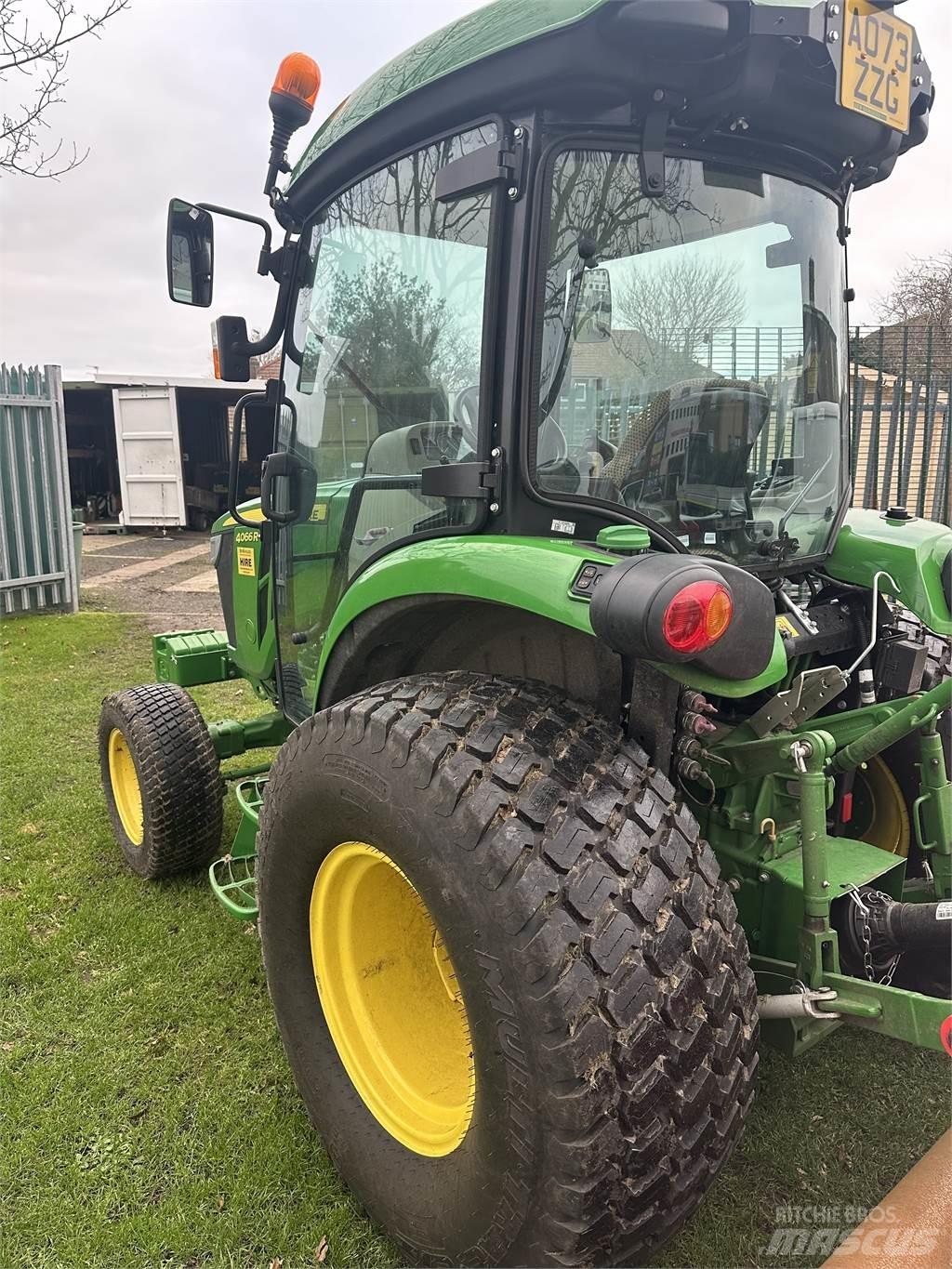 John Deere 4066R 소형 트랙터