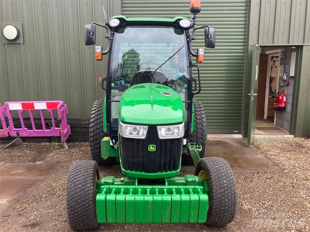 John Deere 4066R 소형 트랙터