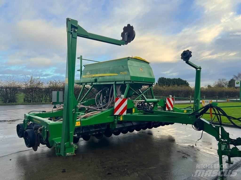John Deere 750A 드릴