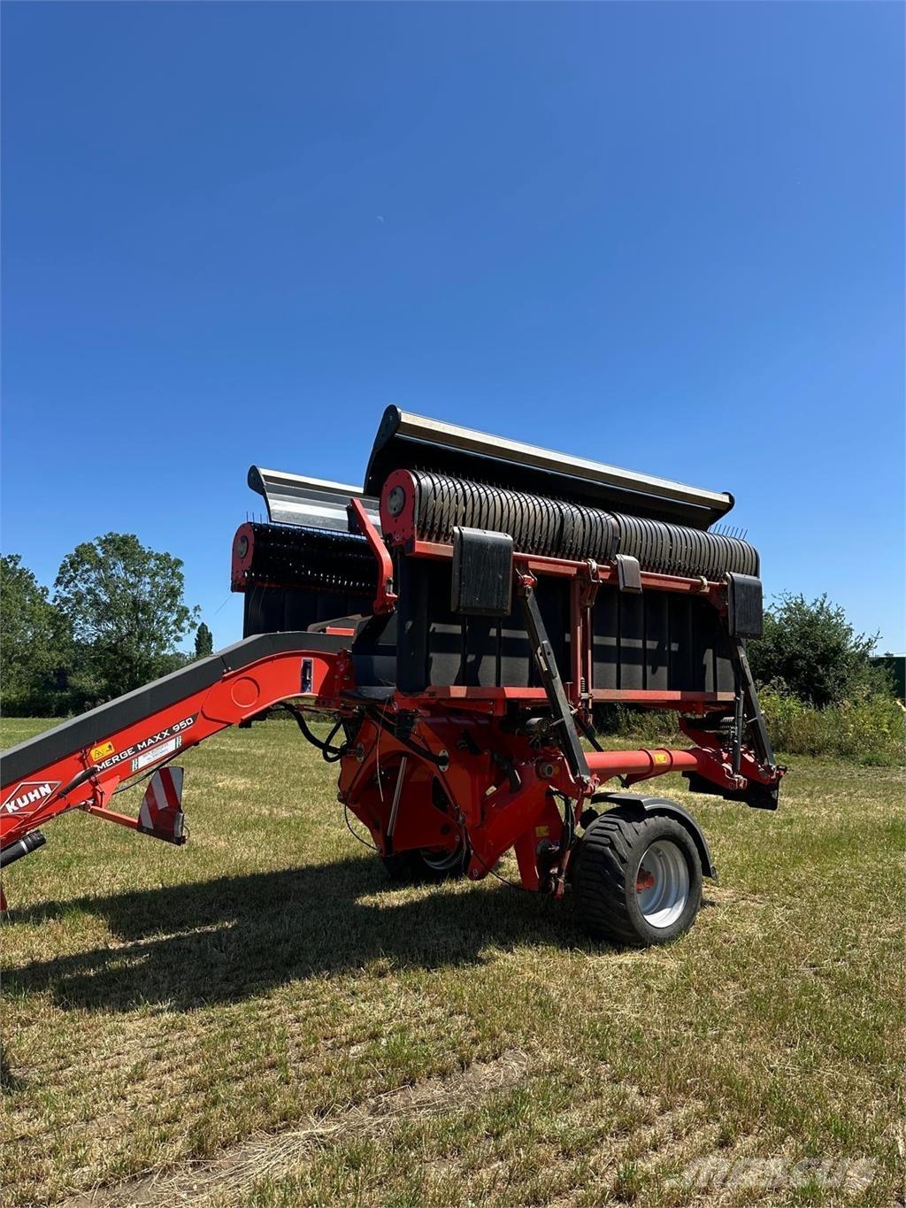 Kuhn MERGEMAXX950 목장 제초기 및 토퍼