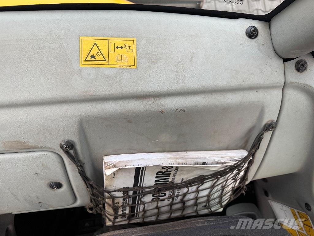 Komatsu PC 80 MR-3 중형굴삭기 7톤-28톤