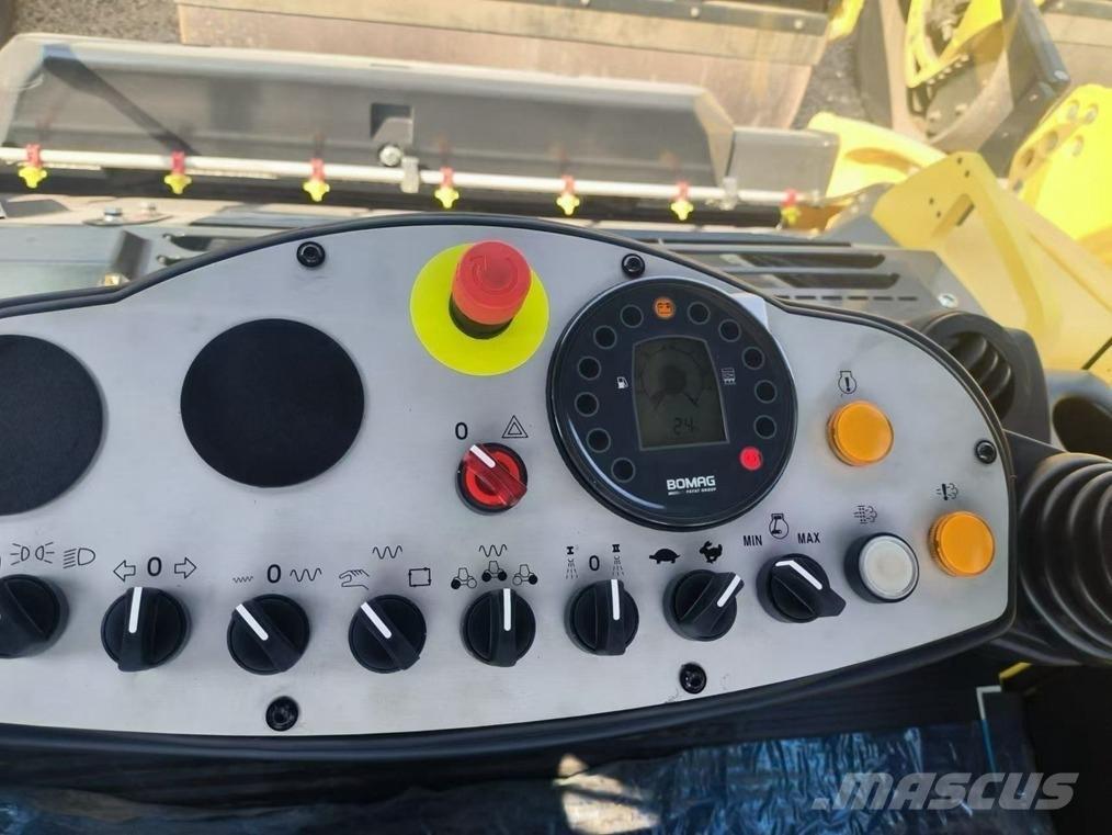 Bomag BW 203 AD-4 트윈 드럼 롤러