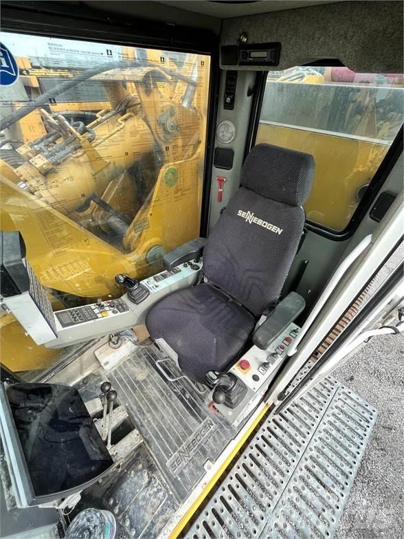 Bauer BG28V 도로 굴착기