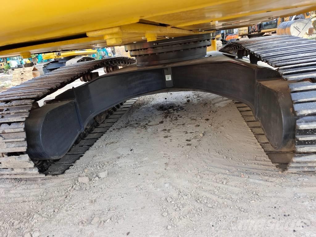 Komatsu PC 220-8 대형 굴삭기 29톤 이상