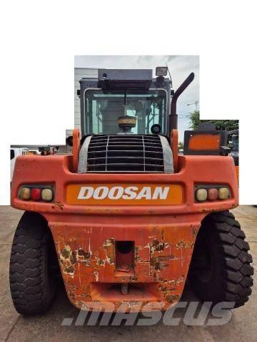 Doosan D 160 S-5 디젤 지게차