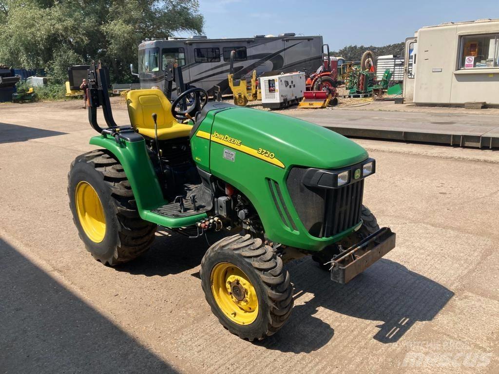 John Deere 3720 트랙터
