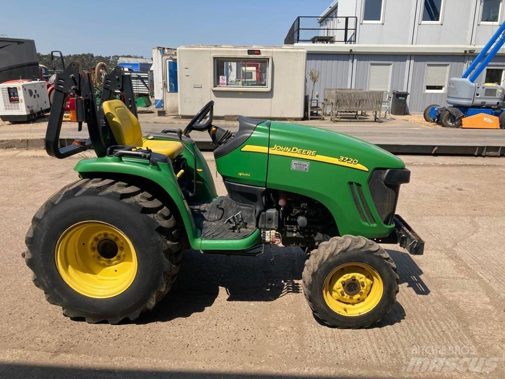 John Deere 3720 트랙터