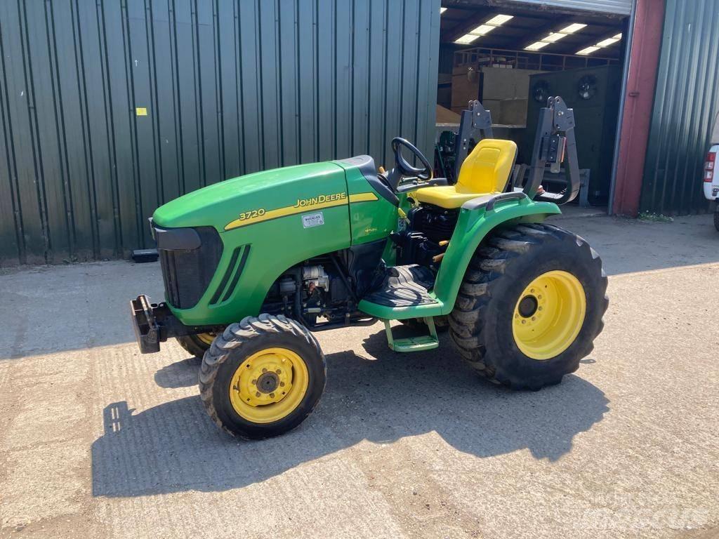 John Deere 3720 트랙터
