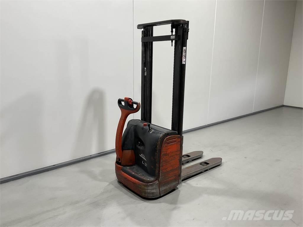 Linde L12 보행식 리치 지게차