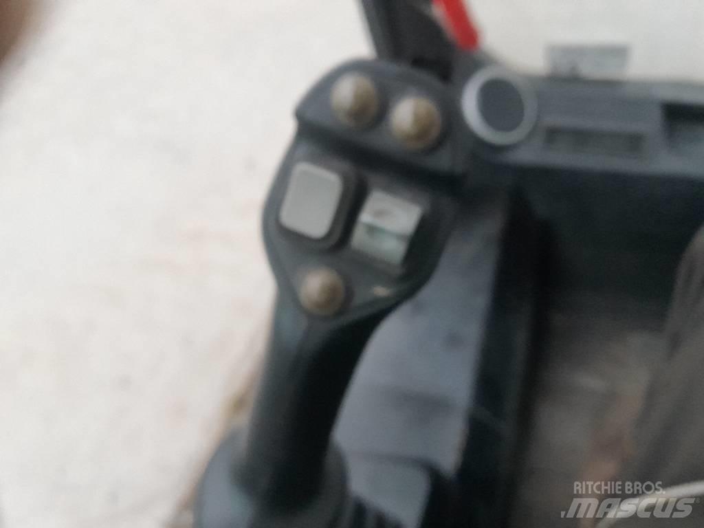 JCB 190 T 컴팩트 트랙터 어태치먼트