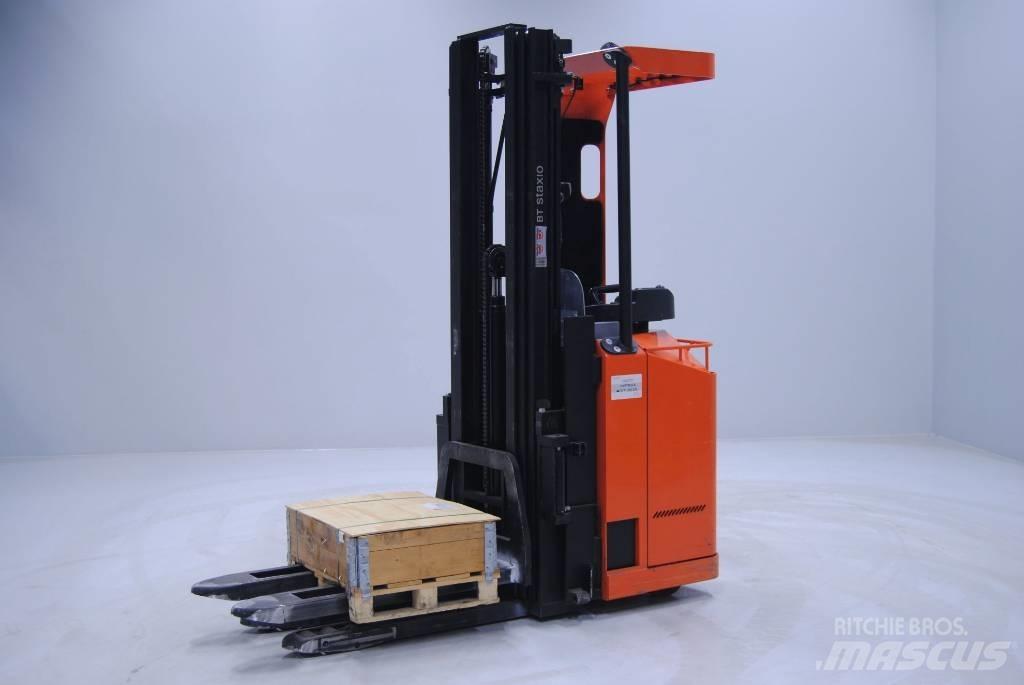 Toyota SSE135L 보행식 리치 지게차