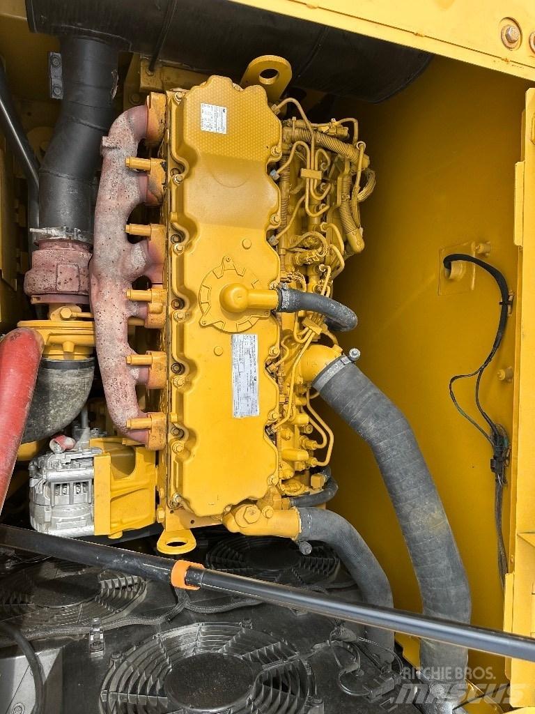 CAT CAT320 중형굴삭기 7톤-28톤