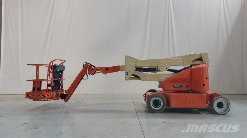 JLG E 400 AJPN 관절형 전동이동 리프트