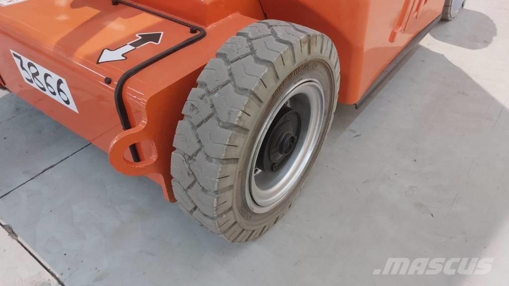 JLG E 400 AJPN 관절형 전동이동 리프트