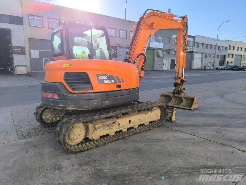 Doosan DX 85 R-3 중형굴삭기 7톤-28톤