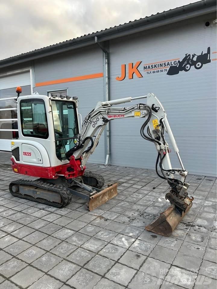 Takeuchi TB 225 소형 굴삭기 7톤 미만