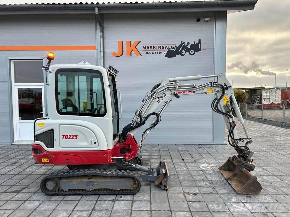Takeuchi TB 225 소형 굴삭기 7톤 미만
