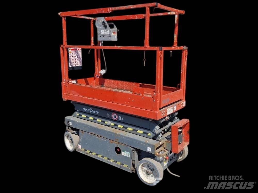 SkyJack SJ III 3215 가위형 리프트